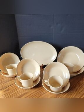 Vintage Texas Ware Cream Colored Melamine Dining Set 13 pieces Plate Bowls Mugs